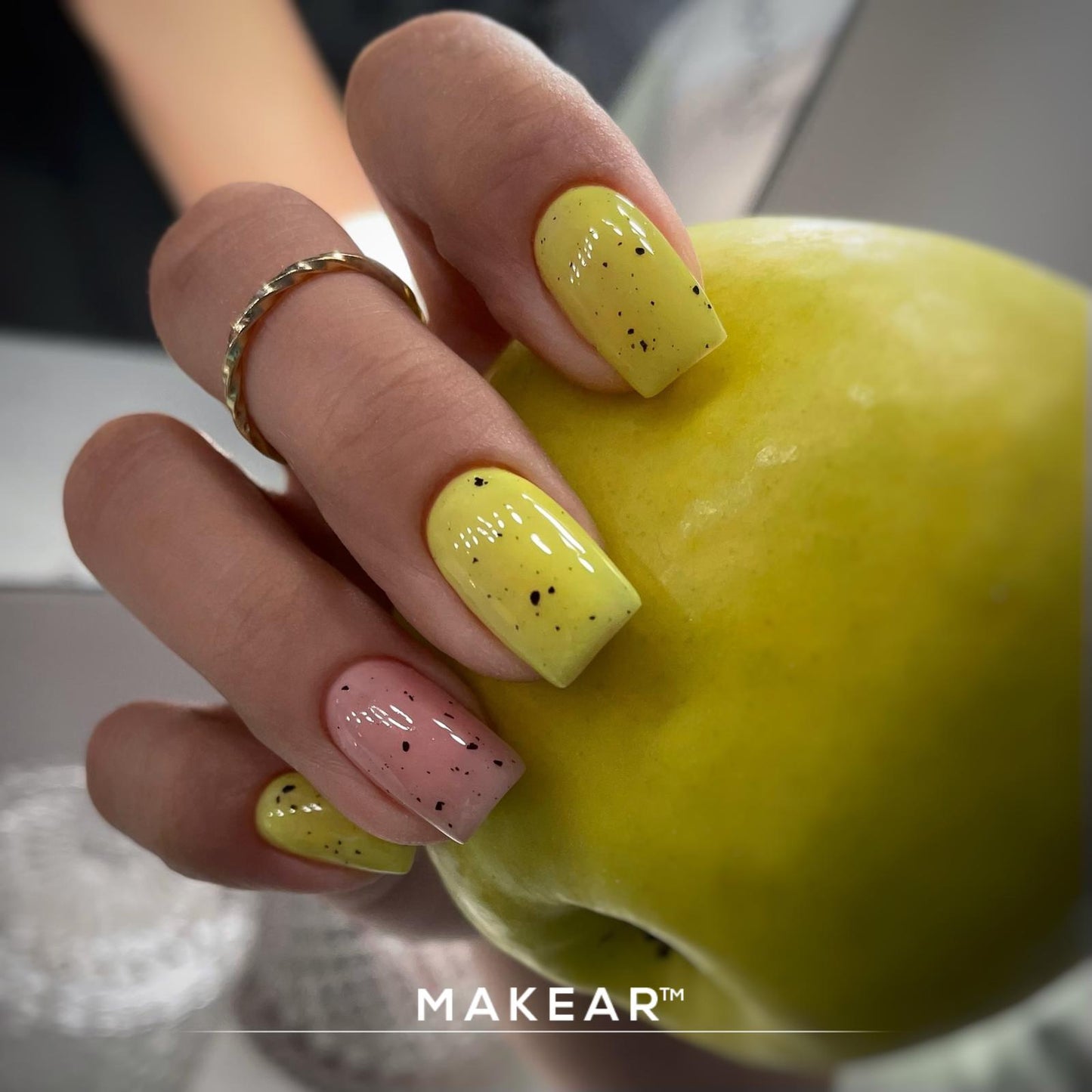MAKEAR - Juicy Rubber Base CRB16 Bahama Yellow - 8ml